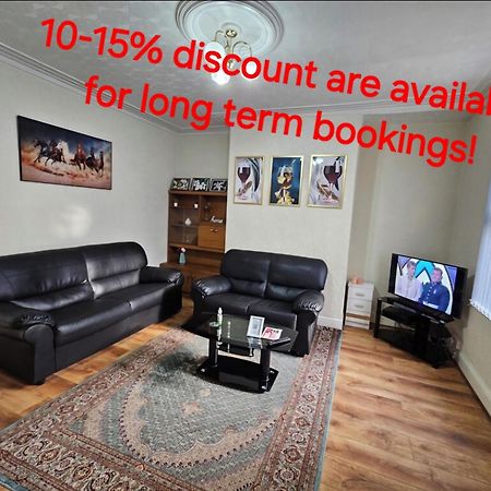 Spacious Two Bedroom House, Parking And Wifi Leeds  Buitenkant foto