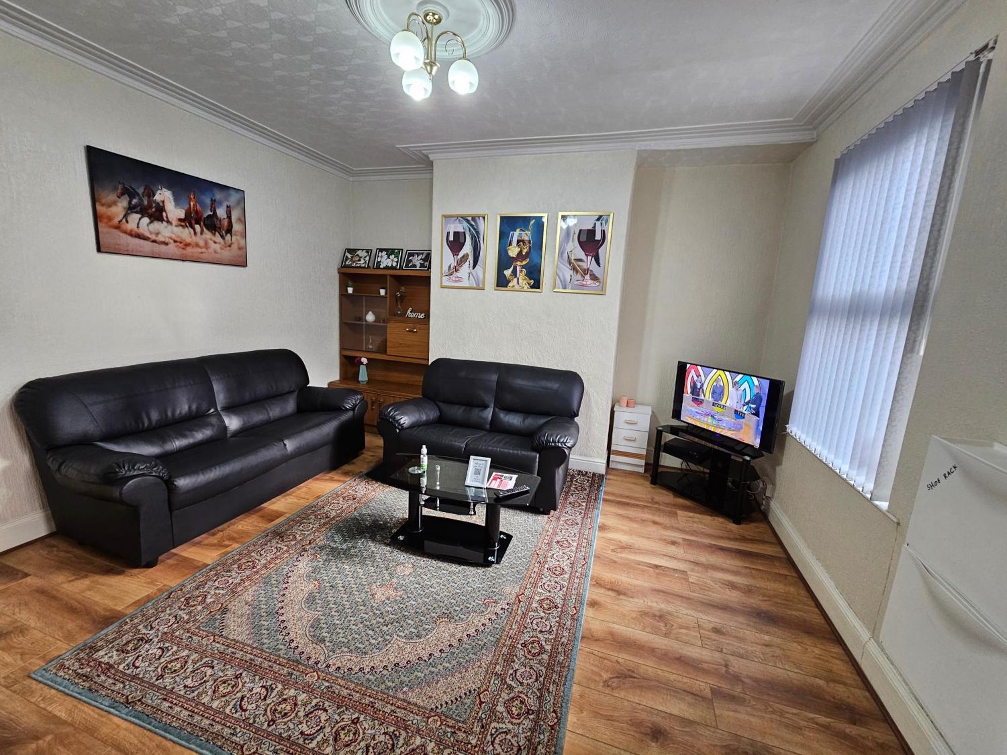 Spacious Two Bedroom House, Parking And Wifi Leeds  Buitenkant foto