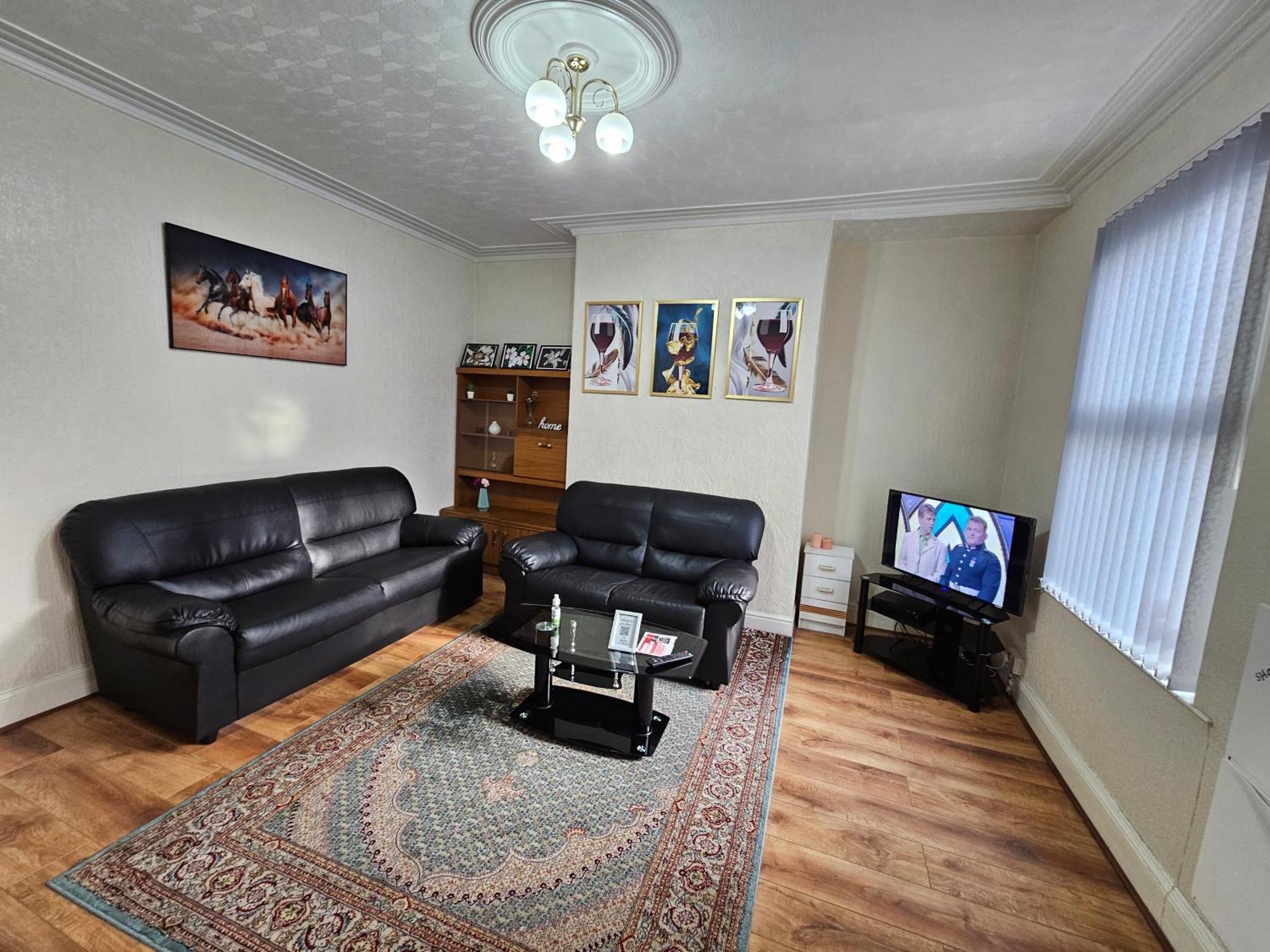 Spacious Two Bedroom House, Parking And Wifi Leeds  Buitenkant foto