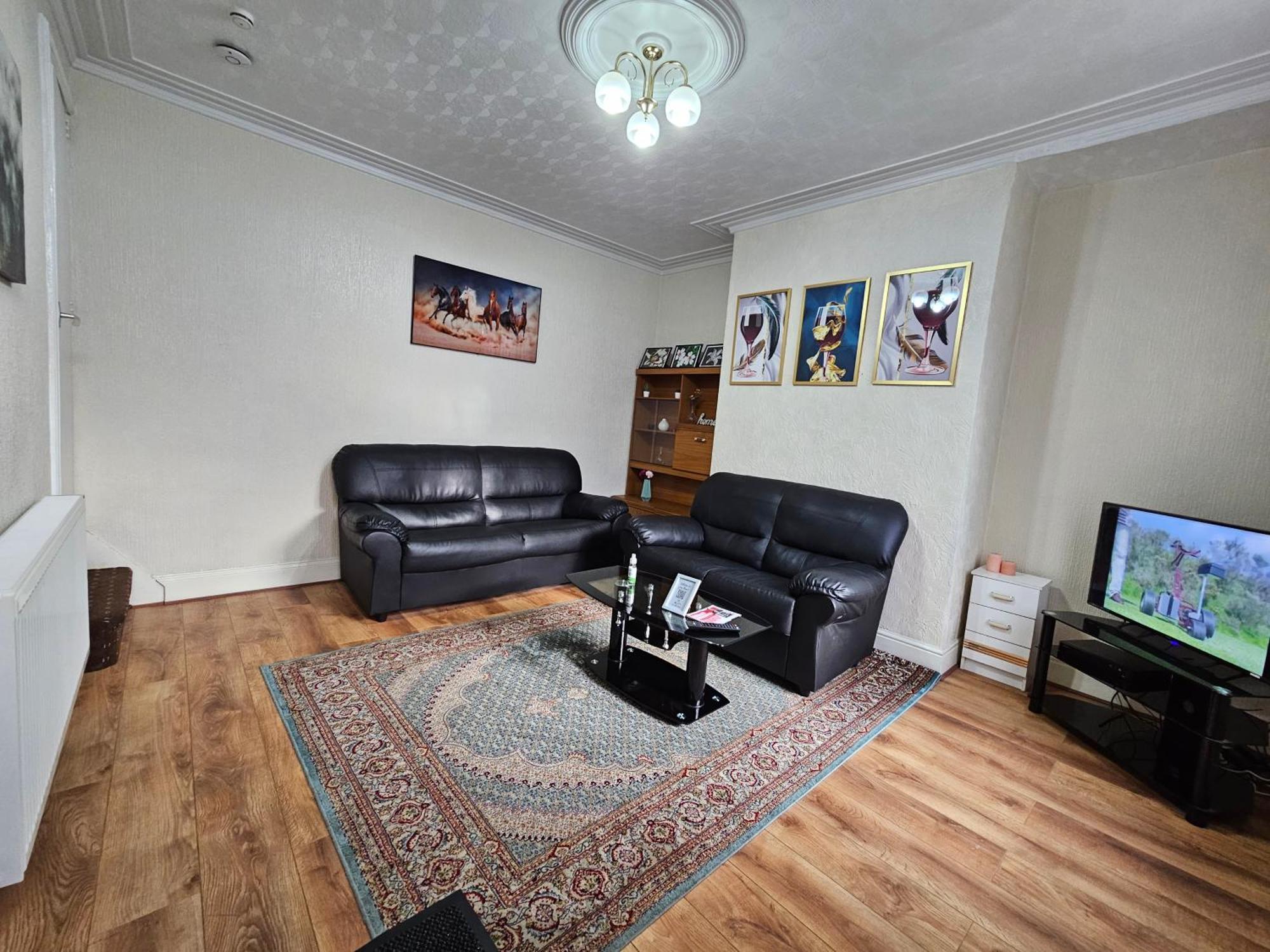 Spacious Two Bedroom House, Parking And Wifi Leeds  Buitenkant foto