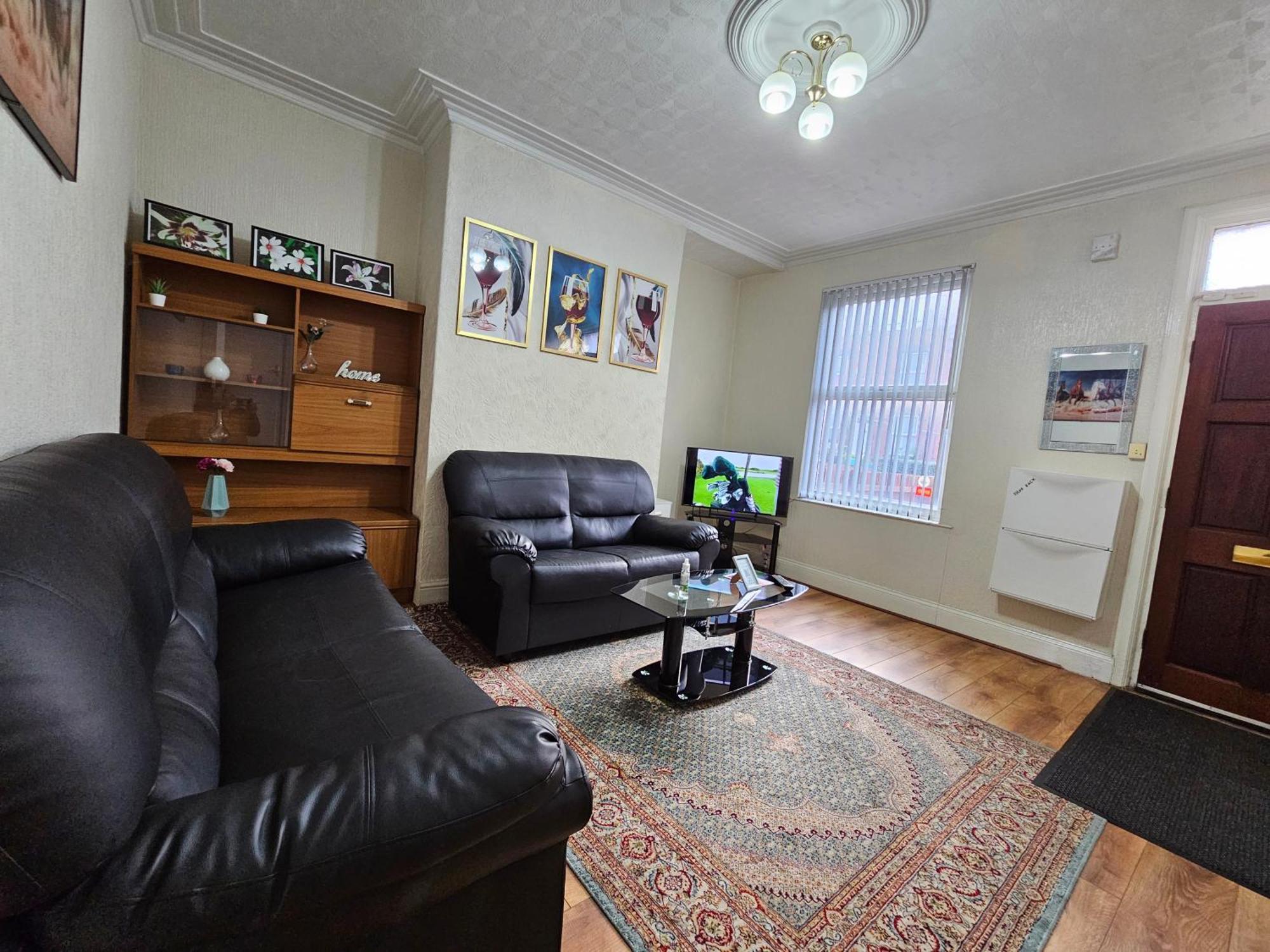 Spacious Two Bedroom House, Parking And Wifi Leeds  Buitenkant foto